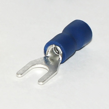 Наконечник вилка НВИ 2,5-6 изолированный под винт